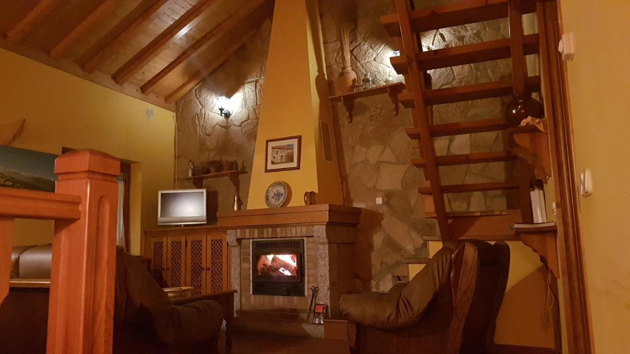 ナバレドンダ・デ・グレドス Casa Rural El Casillo Del Abuelo Goyoゲストハウス エクステリア 写真